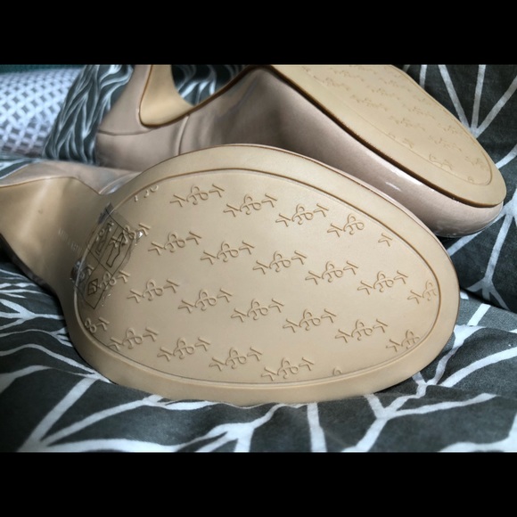 Kelly & Katie Heels, Round Toe - Nude, Size 8 - Picture 5 of 16